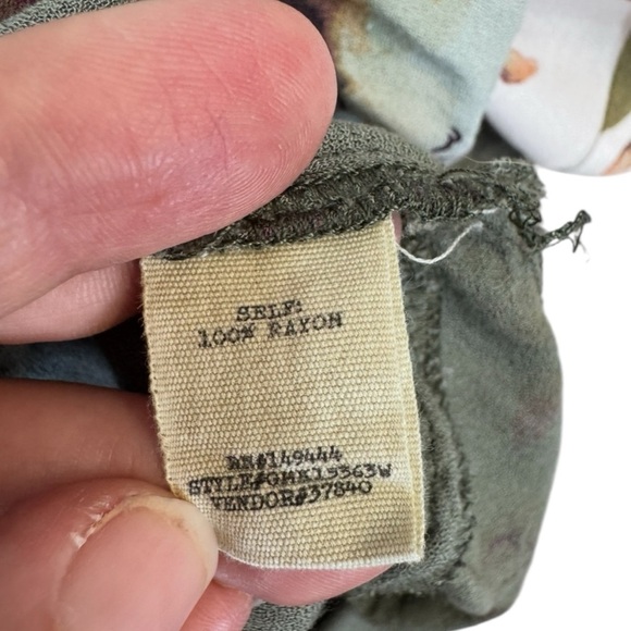 Gimmicksby BKE. Cream and Green Asymmetrical Tunic - Picture 11 of 13